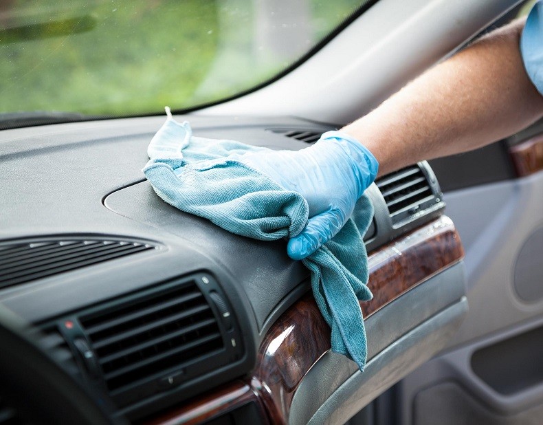 10 Простых лайфхаков для борьбы с пылью и грязью в автомобильном салоне